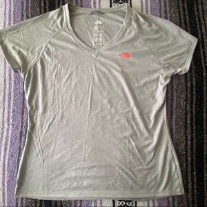 Women’s The North Face V-neck t-shirt - Size XL